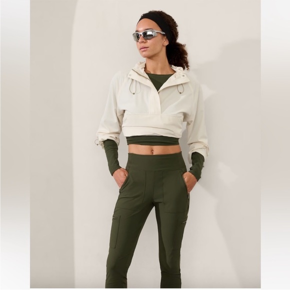 Athleta Headlands Hybrid High-rise
Cargo Leggings - Picture 2 of 10